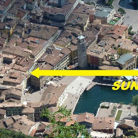 Appartamento Sunrise - Centro Storico N1 ริวาเดลการ์ดา ภายนอก รูปภาพ