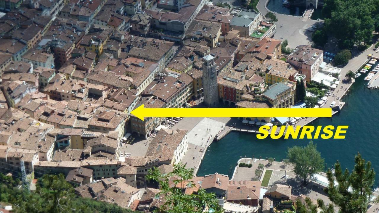 Appartamento Sunrise - Centro Storico N1 ริวาเดลการ์ดา ภายนอก รูปภาพ