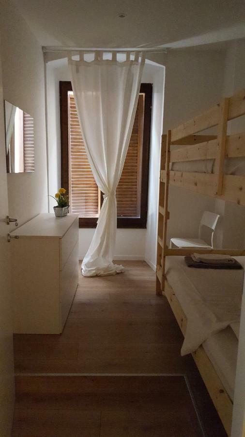 Appartamento Sunrise - Centro Storico N1 ริวาเดลการ์ดา ภายนอก รูปภาพ